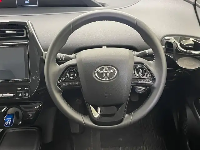 トヨタ プリウス Sツーリングセレクション 兵庫県 2019(平31)年 4.9万km サーモテクトライムグリーン 純正9インチSDナビ/（CD/DVD/MSV/Bluetooth/フルセグTV）/・NSZT-Y68T/バックカメラ/レーダークルーズコントロール/プリクラッシュセーフティー/PKSB/レーンディパーチャーアラート/クリアランスソナー/横滑り防止装置/LKA/カーテンエアバッグ/後方コーナーセンサー/ISOFIX/レザーシート/シートヒーター（D/N席）/ベンチレーション（D/N席）/LEDフォグランプ/LEDヘッドライト/オートライト/オートマチックハイビーム/ビルトインETC/前方ドライブレコーダー/TVキャンセラー/純正17インチアルミホイール/純正フロアマット/ドアバイザー/スマートキー/スペアキー1本/メーカーOPスペアタイヤ