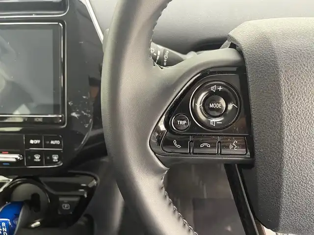 トヨタ プリウス Sツーリングセレクション 兵庫県 2019(平31)年 4.9万km サーモテクトライムグリーン 純正9インチSDナビ/（CD/DVD/MSV/Bluetooth/フルセグTV）/・NSZT-Y68T/バックカメラ/レーダークルーズコントロール/プリクラッシュセーフティー/PKSB/レーンディパーチャーアラート/クリアランスソナー/横滑り防止装置/LKA/カーテンエアバッグ/後方コーナーセンサー/ISOFIX/レザーシート/シートヒーター（D/N席）/ベンチレーション（D/N席）/LEDフォグランプ/LEDヘッドライト/オートライト/オートマチックハイビーム/ビルトインETC/前方ドライブレコーダー/TVキャンセラー/純正17インチアルミホイール/純正フロアマット/ドアバイザー/スマートキー/スペアキー1本/メーカーOPスペアタイヤ