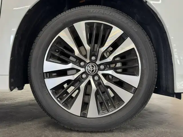 トヨタ アルファード S Cパッケージ 三重県 2022(令4)年 2.4万km ホワイトパールクリスタルシャイン ガソリン/FF/MTモード付インパネCVT/純正 9インチナビ/（AM/FM/USB/HDMI（画面上は『DVD』）/Bluetooth/Miracast/CarPlay/AndroidAuto）/純正 12.1インチ後席モニター V12T-R68C /バックガイドモニター/両側パワースライドドア/ビルトインETC/Toyota Safety Sense/・プリクラッシュセーフティ［PCS］/・レーントレーシングアシスト［LTA］/・レーダークルコン/・アダプティブハイビーム［AHS］/・ロードサインアシスト［RSA］/・【OP】ブラインドスポットモニター［BSM］＋リヤクロストラフィックアラート［RCTA］/・インテリジェントクリアランスソナー［パーキングサポートブレーキ（静止物＋後方接近車）］/・先行車発進告知機能/装備/・【OP】ツインムーンルーフ/・【OP】デジタルインナーミラー/・黒合皮シート/・シートヒーター/ベンチレーション（D/N）/・エグゼクティブパワーシート（Dメモリー付8way/N4way&オットマン/2ndリクライニング&オットマン）/・パワーバックドア/・ステアリングヒーター/・AC100Vコンセント（100W）/・純正18inAW/・保/取/ナビ取/・予備キーx1