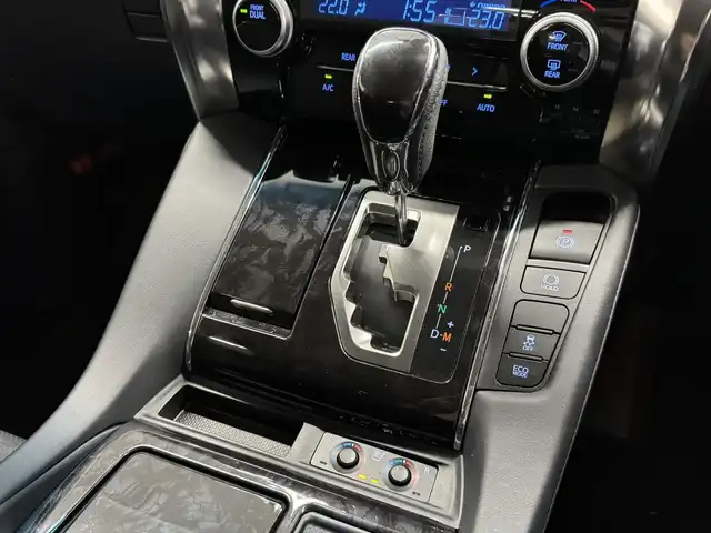 トヨタ アルファード S Cパッケージ 三重県 2022(令4)年 2.4万km ホワイトパールクリスタルシャイン ガソリン/FF/MTモード付インパネCVT/純正 9インチナビ/（AM/FM/USB/HDMI（画面上は『DVD』）/Bluetooth/Miracast/CarPlay/AndroidAuto）/純正 12.1インチ後席モニター V12T-R68C /バックガイドモニター/両側パワースライドドア/ビルトインETC/Toyota Safety Sense/・プリクラッシュセーフティ［PCS］/・レーントレーシングアシスト［LTA］/・レーダークルコン/・アダプティブハイビーム［AHS］/・ロードサインアシスト［RSA］/・【OP】ブラインドスポットモニター［BSM］＋リヤクロストラフィックアラート［RCTA］/・インテリジェントクリアランスソナー［パーキングサポートブレーキ（静止物＋後方接近車）］/・先行車発進告知機能/装備/・【OP】ツインムーンルーフ/・【OP】デジタルインナーミラー/・黒合皮シート/・シートヒーター/ベンチレーション（D/N）/・エグゼクティブパワーシート（Dメモリー付8way/N4way&オットマン/2ndリクライニング&オットマン）/・パワーバックドア/・ステアリングヒーター/・AC100Vコンセント（100W）/・純正18inAW/・保/取/ナビ取/・予備キーx1