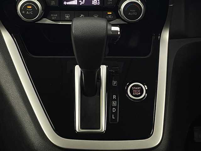 日産 セレナ ハイウェイスター 新潟県 2017(平29)年 5.4万km ブリリアントホワイトパール 【４ＷＤ】/ワンオーナー/純正メモリーナビ/(MM516D-L)/フルセグ＆ＤＶＤ＆ＢＴ/全方位カメラ/両側パワースライド/ドラレコ/スマートキー/スペアキー/エンジンスターター/ＥＴＣ/純正エアロ/純正１５アルミ/レーンキープ/コーナーセンサー/エマージェンシーブレーキ/革巻ステアリング/ウィンカーミラー/左右バニティミラー/スタッドレス積込/保証書＆整備手帳