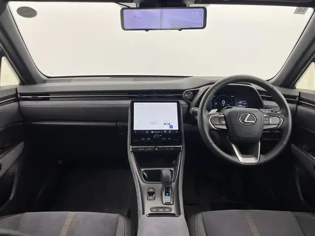 レクサス ＬＢＸ クール 群馬県 2024(令6)年 1万km グレーＭ マークレビンソン プレミアムサラウンドサウンドシステム /Lexus Teammate/・Advanced Drive/・Advanced Park/カラーヘッドアップディスプレイ/おくだけ充電/寒冷地仕様/＝＝＝＝＝/9.8インチディスプレイオーディオ（コネクティッドナビ対応）/・Bluetooth /USB(Type-C)/miracast/フルセグTV/・前後ドライブレコーダー/パノラミックビューモニター/Lexus Safety System ＋/・プリクラッシュセーフティ/・レーンディパーチャーアラート/・レーントレーシングアシスト/・レーダークルーズコントロール（全車速追従機能付）/・アダプティブハイビームシステム/・緊急時操舵支援/＋フロントクロストラフィックアラート＋レーンチェンジアシスト＋ドライバーモニター連携 ・ドライバー異常時対応システム ・ロードサインアシスト・発進遅れ告知機能/ブラインドスポットモニター/ITS Connect/セミアニリン本革×ウルトラスエードシート/（D/N シートヒーター付）/ビルトインETC2.0/本革スアリング（パドルシフト/ステアリングヒーター付）/LEDヘッドライト/オートライト/パワーバックドア（挟み込み防止機能付）