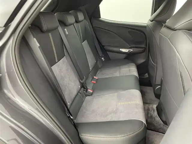 レクサス ＬＢＸ クール 群馬県 2024(令6)年 1万km グレーＭ マークレビンソン プレミアムサラウンドサウンドシステム /Lexus Teammate/・Advanced Drive/・Advanced Park/カラーヘッドアップディスプレイ/おくだけ充電/寒冷地仕様/＝＝＝＝＝/9.8インチディスプレイオーディオ（コネクティッドナビ対応）/・Bluetooth /USB(Type-C)/miracast/フルセグTV/・前後ドライブレコーダー/パノラミックビューモニター/Lexus Safety System ＋/・プリクラッシュセーフティ/・レーンディパーチャーアラート/・レーントレーシングアシスト/・レーダークルーズコントロール（全車速追従機能付）/・アダプティブハイビームシステム/・緊急時操舵支援/＋フロントクロストラフィックアラート＋レーンチェンジアシスト＋ドライバーモニター連携 ・ドライバー異常時対応システム ・ロードサインアシスト・発進遅れ告知機能/ブラインドスポットモニター/ITS Connect/セミアニリン本革×ウルトラスエードシート/（D/N シートヒーター付）/ビルトインETC2.0/本革スアリング（パドルシフト/ステアリングヒーター付）/LEDヘッドライト/オートライト/パワーバックドア（挟み込み防止機能付）