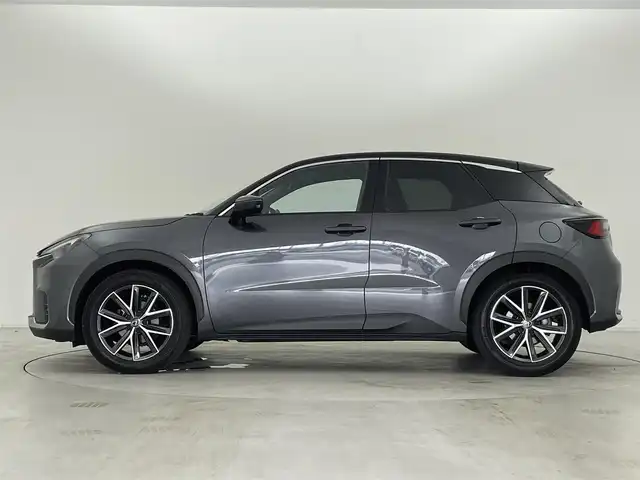 レクサス ＬＢＸ クール 群馬県 2024(令6)年 1万km グレーＭ マークレビンソン プレミアムサラウンドサウンドシステム /Lexus Teammate/・Advanced Drive/・Advanced Park/カラーヘッドアップディスプレイ/おくだけ充電/寒冷地仕様/＝＝＝＝＝/9.8インチディスプレイオーディオ（コネクティッドナビ対応）/・Bluetooth /USB(Type-C)/miracast/フルセグTV/・前後ドライブレコーダー/パノラミックビューモニター/Lexus Safety System ＋/・プリクラッシュセーフティ/・レーンディパーチャーアラート/・レーントレーシングアシスト/・レーダークルーズコントロール（全車速追従機能付）/・アダプティブハイビームシステム/・緊急時操舵支援/＋フロントクロストラフィックアラート＋レーンチェンジアシスト＋ドライバーモニター連携 ・ドライバー異常時対応システム ・ロードサインアシスト・発進遅れ告知機能/ブラインドスポットモニター/ITS Connect/セミアニリン本革×ウルトラスエードシート/（D/N シートヒーター付）/ビルトインETC2.0/本革スアリング（パドルシフト/ステアリングヒーター付）/LEDヘッドライト/オートライト/パワーバックドア（挟み込み防止機能付）