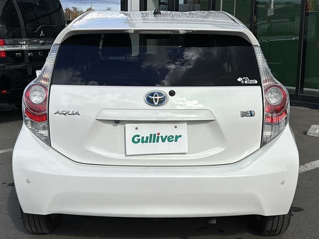 トヨタ アクア G 道東・釧路十勝 2012(平24)年 7.1万km ライムホワイトパールクリスタルシャイン ・社外液晶オーディオ/(BT.FM/AM)/・バックカメラ/・ETC/・スマートキー/・プッシュスタート/・前席シートヒーター/・社外エンジンスターター/・本革巻きステアリング/・オートエアコン/・電格ミラー/・純正フロアマット/・ドアバイザー/・LEDヘッドライト/・コーナーセンサー