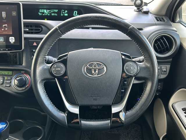 トヨタ アクア G 道東・釧路十勝 2012(平24)年 7.1万km ライムホワイトパールクリスタルシャイン ・社外液晶オーディオ/(BT.FM/AM)/・バックカメラ/・ETC/・スマートキー/・プッシュスタート/・前席シートヒーター/・社外エンジンスターター/・本革巻きステアリング/・オートエアコン/・電格ミラー/・純正フロアマット/・ドアバイザー/・LEDヘッドライト/・コーナーセンサー