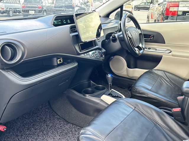 トヨタ アクア G 道東・釧路十勝 2012(平24)年 7.1万km ライムホワイトパールクリスタルシャイン ・社外液晶オーディオ/(BT.FM/AM)/・バックカメラ/・ETC/・スマートキー/・プッシュスタート/・前席シートヒーター/・社外エンジンスターター/・本革巻きステアリング/・オートエアコン/・電格ミラー/・純正フロアマット/・ドアバイザー/・LEDヘッドライト/・コーナーセンサー