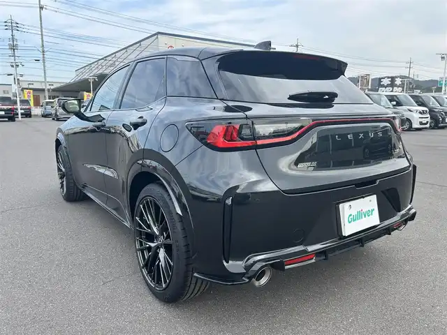 レクサス ＬＢＸ モリゾウ RR 岡山県 2025(令7)年 0.1万km グラファイトブラックガラスフレーク 登録時走行距離　959km/禁煙車/6速MT/4WD/マークレビンソンプレミアムサウンドシステム/レクサスLBXサウンドシステム/9.8インチディスプレイオーディオ(コネクティッドナビ対応)/　【フルセグTV/Bluetooth/Miracast】　/パノラミックビューモニター（全方位カメラ）/ブラック本革シート/メモリ機能付パワーシート/純正レッドキャリパー　　/Lexus Safety System＋/PCS/LDA/LTA/AHS/RSA/TMN/PDA/レーダークルコン/ＢＳＭ/安心降車アシスト/パーキングサポートレーキ（PKSB）/RCTA＆クリアランスソナー/カラーヘッドアップディスプレイ　/ビルトインETC2.0/ＬＥＤヘッドライト　/オートマチックハイビーム/シートヒーター　/ステアリングヒーター/置くだけ充電/保証書