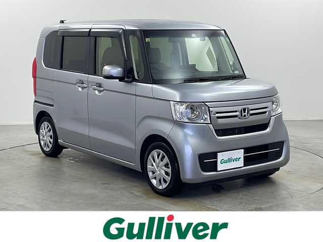 ホンダ Ｎ ＢＯＸ L 栃木県 2023(令5)年 0.4万km ルナシルバーM ホンダセンシング/・衝突軽減ブレーキ/・誤発進抑制機能/・アダプティブクルーズコントロール/・車線維持支援システム/・路外逸脱抑制機能/・先行車発進お知らせ機能/・標識認識機能/・オートハイビーム/純正9インチナビ/(CD/DVD/AM/FM/TV/BT)/オートエアコン/シートヒーター/USB端子入力/電子サイドブレーキ/ブレーキホールド/コーナーセンサー/両側パワースライドドア/禁煙車/バックカメラ/スマートキー/サイドバイザー/LEDヘッドライト/純正ドライブレコーダー