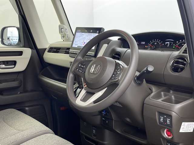 ホンダ Ｎ ＢＯＸ L 栃木県 2023(令5)年 0.4万km ルナシルバーM ホンダセンシング/・衝突軽減ブレーキ/・誤発進抑制機能/・アダプティブクルーズコントロール/・車線維持支援システム/・路外逸脱抑制機能/・先行車発進お知らせ機能/・標識認識機能/・オートハイビーム/純正9インチナビ/(CD/DVD/AM/FM/TV/BT)/オートエアコン/シートヒーター/USB端子入力/電子サイドブレーキ/ブレーキホールド/コーナーセンサー/両側パワースライドドア/禁煙車/バックカメラ/スマートキー/サイドバイザー/LEDヘッドライト/純正ドライブレコーダー