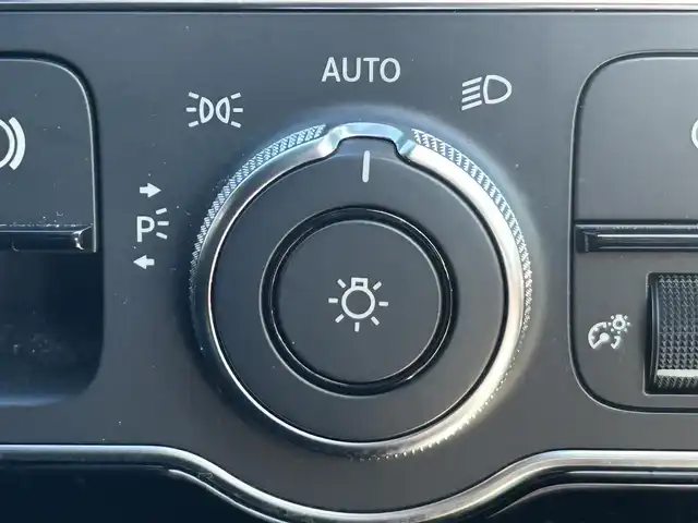 メルセデス・ベンツ Ａ１８０ スタイル 岡山県 2018(平30)年 6万km ポーラホワイト 登録時走行距離59297km/純正12.3インチナビ/フルセグTV(AM.FM.TV.BT)/バックカメラ/ETC2.0/ブラインドスポットモニター/ドライブレコーダー/シートヒーター/クリアランスソナー/衝突軽減ブレーキ/横滑り防止装置/クルーズコントロール(追従走行あり)/車線逸脱警報（レーンキープアシスト）/オートライト/アイドリングストップ/16インチ純正AW/純正フロアマット/ハーフレザーシート/D+N席パワーシート/スペアキー