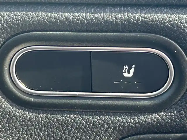 メルセデス・ベンツ Ａ１８０ スタイル 岡山県 2018(平30)年 6万km ポーラホワイト 登録時走行距離59297km/純正12.3インチナビ/フルセグTV(AM.FM.TV.BT)/バックカメラ/ETC2.0/ブラインドスポットモニター/ドライブレコーダー/シートヒーター/クリアランスソナー/衝突軽減ブレーキ/横滑り防止装置/クルーズコントロール(追従走行あり)/車線逸脱警報（レーンキープアシスト）/オートライト/アイドリングストップ/16インチ純正AW/純正フロアマット/ハーフレザーシート/D+N席パワーシート/スペアキー