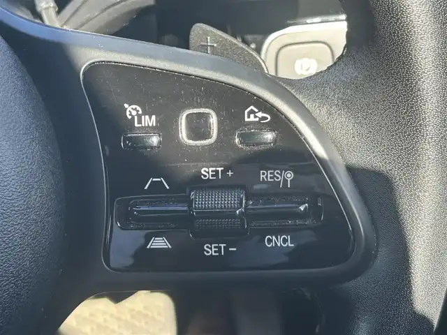 メルセデス・ベンツ Ａ１８０ スタイル 岡山県 2018(平30)年 6万km ポーラホワイト 登録時走行距離59297km/純正12.3インチナビ/フルセグTV(AM.FM.TV.BT)/バックカメラ/ETC2.0/ブラインドスポットモニター/ドライブレコーダー/シートヒーター/クリアランスソナー/衝突軽減ブレーキ/横滑り防止装置/クルーズコントロール(追従走行あり)/車線逸脱警報（レーンキープアシスト）/オートライト/アイドリングストップ/16インチ純正AW/純正フロアマット/ハーフレザーシート/D+N席パワーシート/スペアキー