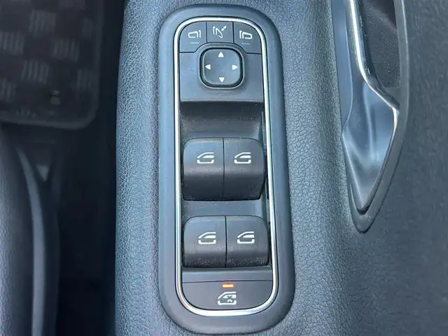 メルセデス・ベンツ Ａ１８０ スタイル 岡山県 2018(平30)年 6万km ポーラホワイト 登録時走行距離59297km/純正12.3インチナビ/フルセグTV(AM.FM.TV.BT)/バックカメラ/ETC2.0/ブラインドスポットモニター/ドライブレコーダー/シートヒーター/クリアランスソナー/衝突軽減ブレーキ/横滑り防止装置/クルーズコントロール(追従走行あり)/車線逸脱警報（レーンキープアシスト）/オートライト/アイドリングストップ/16インチ純正AW/純正フロアマット/ハーフレザーシート/D+N席パワーシート/スペアキー