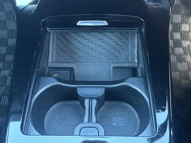 メルセデス・ベンツ Ａ１８０ スタイル 岡山県 2018(平30)年 6万km ポーラホワイト 登録時走行距離59297km/純正12.3インチナビ/フルセグTV(AM.FM.TV.BT)/バックカメラ/ETC2.0/ブラインドスポットモニター/ドライブレコーダー/シートヒーター/クリアランスソナー/衝突軽減ブレーキ/横滑り防止装置/クルーズコントロール(追従走行あり)/車線逸脱警報（レーンキープアシスト）/オートライト/アイドリングストップ/16インチ純正AW/純正フロアマット/ハーフレザーシート/D+N席パワーシート/スペアキー