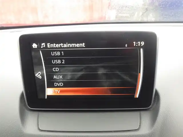 マツダ デミオ XD ツーリング 千葉県 2016(平28)年 5.6万km スノーフレイクホワイトパールマイカ スマートシティブレーキサポート/ブラインドスポットモニタリング/アクティブ・ドライビング・ディスプレイ/クルーズコントロール/i-stop/純正SDナビ/ワンセグTV/【DVD/CD再生機能　Bluetooth接続】/バックカメラ/革巻きステアリング/ステアリングスイッチ/パドルシフト/ETC/LEDヘッドライト/フォグライト/ウインカーミラー/純正16インチアルミホイル/サイド/カーテンエアバッグ/スマートキー