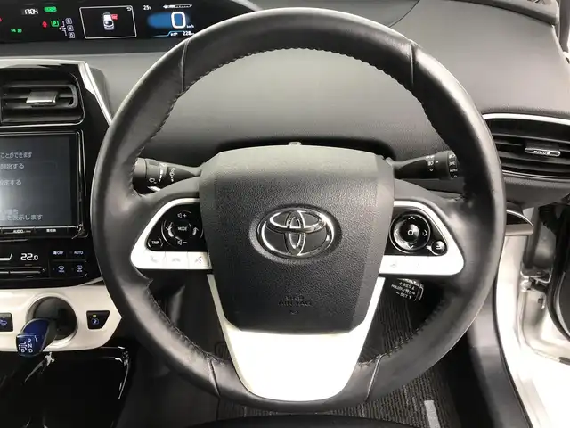 トヨタ プリウス ＰＨＶ S 愛知県 2017(平29)年 2.7万km シルバーM ・トヨタセーフティセンス/・純正SDナビ/　Bluetooth/フルセグTV/CD/DVD/AM/FM/・PHEV/・プッシュスタート/・クルーズコントロール/　 追跡機能あり/・ウィンカーミラー/・バックカメラ/・ETC/・電動格納ミラー/・前席シートヒーター/・オートライト/・オートハイビーム/・LEDライト/・純正フロアマット/・アルミホイール/・スペアキー１本