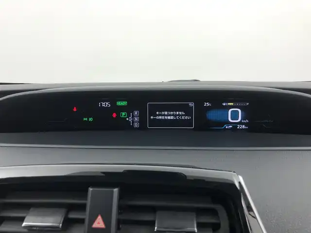 トヨタ プリウス ＰＨＶ S 愛知県 2017(平29)年 2.7万km シルバーM ・トヨタセーフティセンス/・純正SDナビ/　Bluetooth/フルセグTV/CD/DVD/AM/FM/・PHEV/・プッシュスタート/・クルーズコントロール/　 追跡機能あり/・ウィンカーミラー/・バックカメラ/・ETC/・電動格納ミラー/・前席シートヒーター/・オートライト/・オートハイビーム/・LEDライト/・純正フロアマット/・アルミホイール/・スペアキー１本