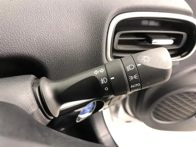 トヨタ プリウス ＰＨＶ S 愛知県 2017(平29)年 2.7万km シルバーM ・トヨタセーフティセンス/・純正SDナビ/　Bluetooth/フルセグTV/CD/DVD/AM/FM/・PHEV/・プッシュスタート/・クルーズコントロール/　 追跡機能あり/・ウィンカーミラー/・バックカメラ/・ETC/・電動格納ミラー/・前席シートヒーター/・オートライト/・オートハイビーム/・LEDライト/・純正フロアマット/・アルミホイール/・スペアキー１本