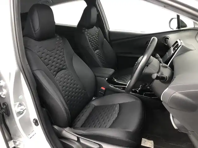 トヨタ プリウス ＰＨＶ S 愛知県 2017(平29)年 2.7万km シルバーM ・トヨタセーフティセンス/・純正SDナビ/　Bluetooth/フルセグTV/CD/DVD/AM/FM/・PHEV/・プッシュスタート/・クルーズコントロール/　 追跡機能あり/・ウィンカーミラー/・バックカメラ/・ETC/・電動格納ミラー/・前席シートヒーター/・オートライト/・オートハイビーム/・LEDライト/・純正フロアマット/・アルミホイール/・スペアキー１本