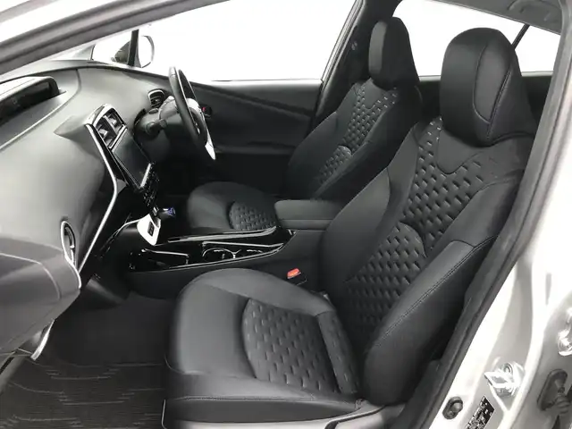 トヨタ プリウス ＰＨＶ S 愛知県 2017(平29)年 2.7万km シルバーM ・トヨタセーフティセンス/・純正SDナビ/　Bluetooth/フルセグTV/CD/DVD/AM/FM/・PHEV/・プッシュスタート/・クルーズコントロール/　 追跡機能あり/・ウィンカーミラー/・バックカメラ/・ETC/・電動格納ミラー/・前席シートヒーター/・オートライト/・オートハイビーム/・LEDライト/・純正フロアマット/・アルミホイール/・スペアキー１本