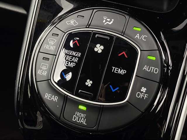 トヨタ ノア Si ダブルバイビーⅢ 宮城県 2021(令3)年 6万km ブラック ワンオーナー/トヨタセーフティセンス/・プリクラッシュセーフティ/・レーンキープアシスト/・オートハイビーム/・クリアランスソナー/純正フリップダウンモニター/純正9インチナビ/・CD.DVD.SD.BT/フルセグTV/バックモニター/両側パワースライドドア/クルーズコントロール/ハーフレザーシート/LEDヘッドライト/LEDフォグランプ/ビルトインETC/プッシュスタート/スマートキー/アイドリングストップ/横滑り防止装置/純正16インチアルミホイール/純正フロアマット/後席ロールサンシェード/シートバックテーブル
