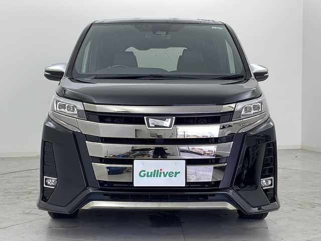 トヨタ ノア Si ダブルバイビーⅢ 宮城県 2021(令3)年 6万km ブラック ワンオーナー/トヨタセーフティセンス/・プリクラッシュセーフティ/・レーンキープアシスト/・オートハイビーム/・クリアランスソナー/純正フリップダウンモニター/純正9インチナビ/・CD.DVD.SD.BT/フルセグTV/バックモニター/両側パワースライドドア/クルーズコントロール/ハーフレザーシート/LEDヘッドライト/LEDフォグランプ/ビルトインETC/プッシュスタート/スマートキー/アイドリングストップ/横滑り防止装置/純正16インチアルミホイール/純正フロアマット/後席ロールサンシェード/シートバックテーブル