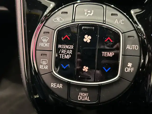 トヨタ ノア Si ダブルバイビーⅢ 埼玉県 2021(令3)年 6.1万km ブラック トヨタセーフティセンス/純正フリップダウンモニター/純正9インチナビ/　　CD/DVD/SD/BT/HDMI/USB/フルセグ/バックカメラ/両側パワースライドドア/クルーズコントロール/ハーフレザーシート/LEDオートライト/LEDフォグランプ/ビルトインETC/スマートキー/ビルトインETC/禁煙車