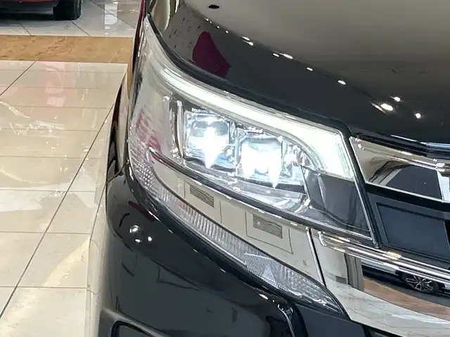 トヨタ ノア Si ダブルバイビーⅢ 埼玉県 2021(令3)年 6.1万km ブラック トヨタセーフティセンス/純正フリップダウンモニター/純正9インチナビ/　　CD/DVD/SD/BT/HDMI/USB/フルセグ/バックカメラ/両側パワースライドドア/クルーズコントロール/ハーフレザーシート/LEDオートライト/LEDフォグランプ/ビルトインETC/スマートキー/ビルトインETC/禁煙車