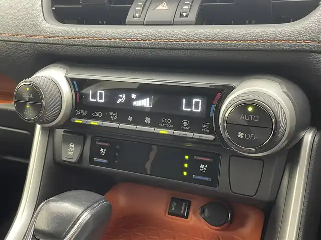 トヨタ ＲＡＶ４ アドベンチャー 茨城県 2019(令1)年 6.5万km アティチュードブラックマイカ 純正9型ナビ/バックカメラ/フルセグ/TRDフロントバンパーガーニッシュ/TRDバックドアロアガーニッシュ/TRDマッドフラップ/衝突被害軽減ブレーキ/車線逸脱抑制装置/レーダークルーズコントロール/オートマチックハイビーム/クリアランスソナー/BSM/ETC/ドラレコ/シートヒーター/ベンチレーション/社外17インチAW/LEDヘッドライト/スマートキー