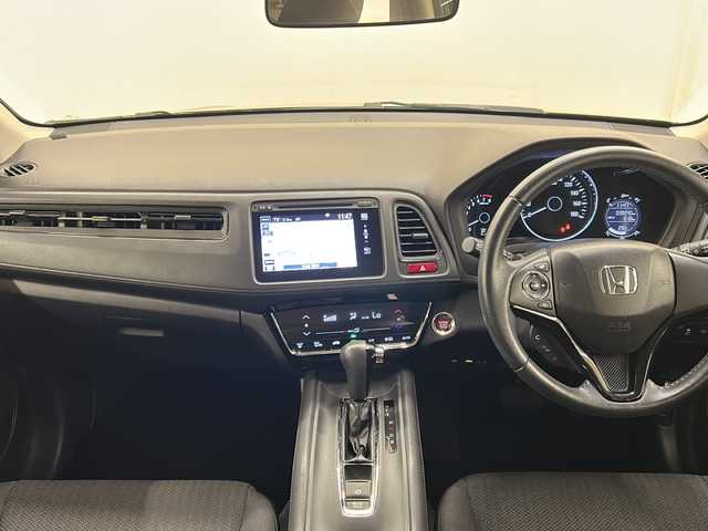 ホンダ ヴェゼル G 道央・札幌 2014(平26)年 4万km クリスタルブラックパール /4WD//純正ナビ/CD/DVD/USB/BT/HDMI/ワンセグ//バックカメラ//純正16インチホイール//アイドリングストップ//ビルトインETC//フォグランプ//プッシュスタートキー//ミラーヒーター//フロントワイパーデアイサー//純正フロアマット//ドアバイザー//純正ホイール付き冬タイヤ積込//保証書//取説