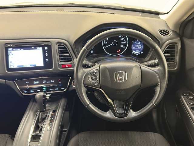 ホンダ ヴェゼル G 道央・札幌 2014(平26)年 4万km クリスタルブラックパール /4WD//純正ナビ/CD/DVD/USB/BT/HDMI/ワンセグ//バックカメラ//純正16インチホイール//アイドリングストップ//ビルトインETC//フォグランプ//プッシュスタートキー//ミラーヒーター//フロントワイパーデアイサー//純正フロアマット//ドアバイザー//純正ホイール付き冬タイヤ積込//保証書//取説