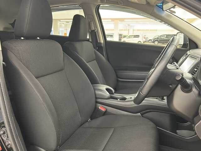 ホンダ ヴェゼル G 道央・札幌 2014(平26)年 4万km クリスタルブラックパール /4WD//純正ナビ/CD/DVD/USB/BT/HDMI/ワンセグ//バックカメラ//純正16インチホイール//アイドリングストップ//ビルトインETC//フォグランプ//プッシュスタートキー//ミラーヒーター//フロントワイパーデアイサー//純正フロアマット//ドアバイザー//純正ホイール付き冬タイヤ積込//保証書//取説