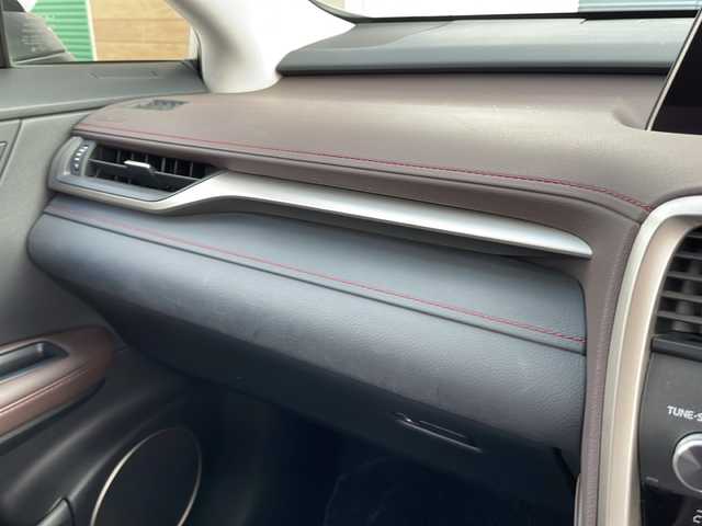 レクサス ＲＸ 450h バージョンL 佐賀県 2017(平29)年 9.3万km ソニッククォーツ 純正ナビ/Bluetooth/CD/DVD/USB/地デジテレビ/バックカメラ/フロントカメラ/サイドカメラ/純正フルエアロ/レクサスセーフティシステム+/・追従機能付きクルーズコントロール/・衝突軽減システム/・レーンキープアシスト/・ブラインドスポットモニター/・クリアランスソナー/LEDオートライト／オートマチックハイビーム/全席シートヒーター/前席エアシート/前席パワーシート/メモリシート/ブレーキホールド/20インチ純正アルミホイール/後席モニター/ヘッドアップディスプレイ/ウッド調革巻きステアリング/ETC2.0/前後ドライブレコーダー/前後コーナーセンサー/スペアキー/カードキー/保証書/取扱説明書/点検記録簿(H29/30/R1/2/3/4/5)