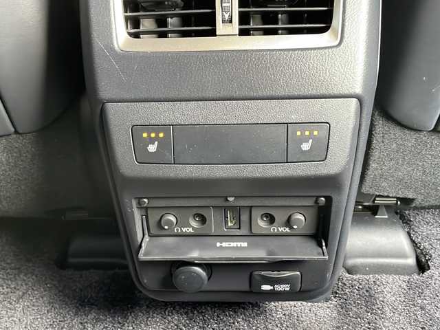 レクサス ＲＸ 450h バージョンL 佐賀県 2017(平29)年 9.3万km ソニッククォーツ 純正ナビ/Bluetooth/CD/DVD/USB/地デジテレビ/バックカメラ/フロントカメラ/サイドカメラ/純正フルエアロ/レクサスセーフティシステム+/・追従機能付きクルーズコントロール/・衝突軽減システム/・レーンキープアシスト/・ブラインドスポットモニター/・クリアランスソナー/LEDオートライト／オートマチックハイビーム/全席シートヒーター/前席エアシート/前席パワーシート/メモリシート/ブレーキホールド/20インチ純正アルミホイール/後席モニター/ヘッドアップディスプレイ/ウッド調革巻きステアリング/ETC2.0/前後ドライブレコーダー/前後コーナーセンサー/スペアキー/カードキー/保証書/取扱説明書/点検記録簿(H29/30/R1/2/3/4/5)