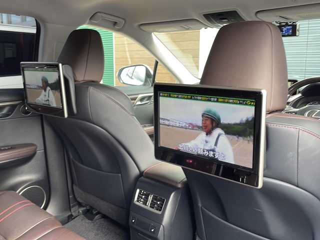 レクサス ＲＸ 450h バージョンL 佐賀県 2017(平29)年 9.3万km ソニッククォーツ 純正ナビ/Bluetooth/CD/DVD/USB/地デジテレビ/バックカメラ/フロントカメラ/サイドカメラ/純正フルエアロ/レクサスセーフティシステム+/・追従機能付きクルーズコントロール/・衝突軽減システム/・レーンキープアシスト/・ブラインドスポットモニター/・クリアランスソナー/LEDオートライト／オートマチックハイビーム/全席シートヒーター/前席エアシート/前席パワーシート/メモリシート/ブレーキホールド/20インチ純正アルミホイール/後席モニター/ヘッドアップディスプレイ/ウッド調革巻きステアリング/ETC2.0/前後ドライブレコーダー/前後コーナーセンサー/スペアキー/カードキー/保証書/取扱説明書/点検記録簿(H29/30/R1/2/3/4/5)