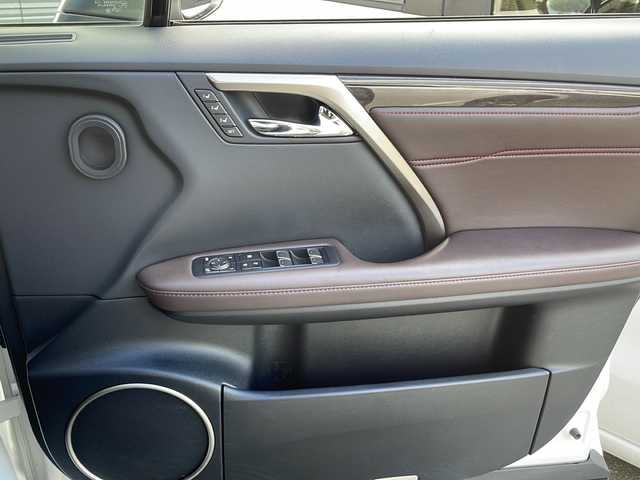 レクサス ＲＸ 450h バージョンL 佐賀県 2017(平29)年 9.3万km ソニッククォーツ 純正ナビ/Bluetooth/CD/DVD/USB/地デジテレビ/バックカメラ/フロントカメラ/サイドカメラ/純正フルエアロ/レクサスセーフティシステム+/・追従機能付きクルーズコントロール/・衝突軽減システム/・レーンキープアシスト/・ブラインドスポットモニター/・クリアランスソナー/LEDオートライト／オートマチックハイビーム/全席シートヒーター/前席エアシート/前席パワーシート/メモリシート/ブレーキホールド/20インチ純正アルミホイール/後席モニター/ヘッドアップディスプレイ/ウッド調革巻きステアリング/ETC2.0/前後ドライブレコーダー/前後コーナーセンサー/スペアキー/カードキー/保証書/取扱説明書/点検記録簿(H29/30/R1/2/3/4/5)