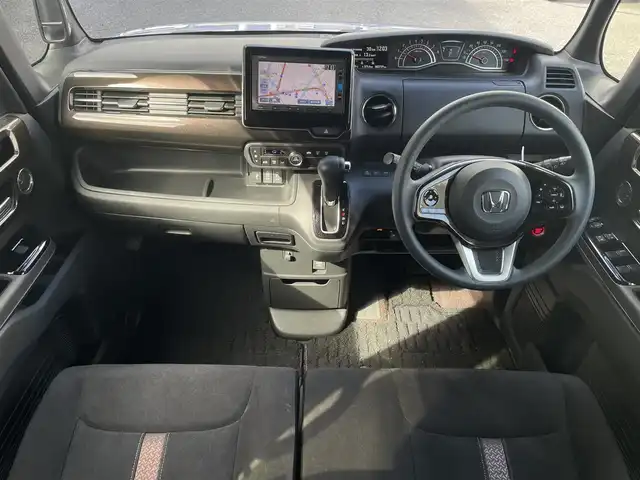 ホンダ Ｎ ＢＯＸ カスタム G L ホンダセンシング 岐阜県 2017(平29)年 8.4万km ブリリアントスポーティブルーメタリック2トーン (株)IDOMが運営する【じしゃロン多治見店】の自社ローン専用車両になります。こちらは現金またはオートローンご利用時の価格です。自社ローンご希望の方は別途その旨お申付け下さい。/ディーラーオプションナビ/　（Bluetooth/CD/ワンセグ）/左側パワースライドドア/ホンダセンシング/・アダプティブクルーズコントロール/・レーンキープアシスト/・衝突軽減ブレーキ/・先行車発進お知らせ/・標識認識機能/オートライト/フォグランプ/ETC/ドライブレコーダー