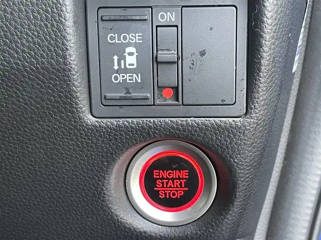 ホンダ Ｎ ＢＯＸ カスタム G L ホンダセンシング 岐阜県 2017(平29)年 8.4万km ブリリアントスポーティブルーメタリック2トーン (株)IDOMが運営する【じしゃロン多治見店】の自社ローン専用車両になります。こちらは現金またはオートローンご利用時の価格です。自社ローンご希望の方は別途その旨お申付け下さい。/ディーラーオプションナビ/　（Bluetooth/CD/ワンセグ）/左側パワースライドドア/ホンダセンシング/・アダプティブクルーズコントロール/・レーンキープアシスト/・衝突軽減ブレーキ/・先行車発進お知らせ/・標識認識機能/オートライト/フォグランプ/ETC/ドライブレコーダー