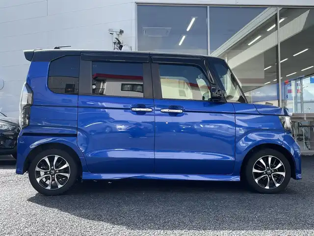 ホンダ Ｎ ＢＯＸ カスタム G L ホンダセンシング 岐阜県 2017(平29)年 8.4万km ブリリアントスポーティブルーメタリック2トーン (株)IDOMが運営する【じしゃロン多治見店】の自社ローン専用車両になります。こちらは現金またはオートローンご利用時の価格です。自社ローンご希望の方は別途その旨お申付け下さい。/ディーラーオプションナビ/　（Bluetooth/CD/ワンセグ）/左側パワースライドドア/ホンダセンシング/・アダプティブクルーズコントロール/・レーンキープアシスト/・衝突軽減ブレーキ/・先行車発進お知らせ/・標識認識機能/オートライト/フォグランプ/ETC/ドライブレコーダー