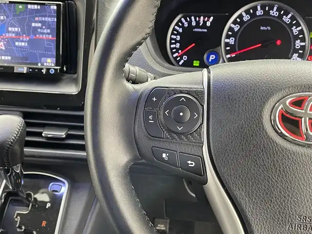 トヨタ ヴォクシー ZS 煌 滋賀県 2016(平28)年 8万km ホワイトパールクリスタルシャイン 社外エアロ（NOBLESSE）/社外１８AW（共豊）/社外メモリーナビ/【CD/DVD/USB/Bluetooth/フルセグ】/フリップダウンモニター/LEDヘッドライト/両側パワースライドドア/バックカメラ/スマートキー/ETC/オートハイビーム/レーンキープアシスト