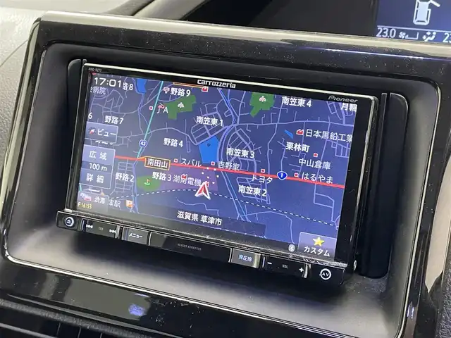 トヨタ ヴォクシー ZS 煌 滋賀県 2016(平28)年 8万km ホワイトパールクリスタルシャイン 社外エアロ（NOBLESSE）/社外１８AW（共豊）/社外メモリーナビ/【CD/DVD/USB/Bluetooth/フルセグ】/フリップダウンモニター/LEDヘッドライト/両側パワースライドドア/バックカメラ/スマートキー/ETC/オートハイビーム/レーンキープアシスト