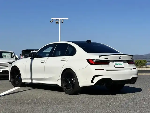 ＢＭＷ ３２０ｄ xDrive Mスポーツ 島根県 2019(令1)年 3.5万km アルピンホワイトⅢ 登録時走行距離34346km/取扱説明書/保証書/４WD/ETC/純正ナビ/（Bluetooth・AppleCarPlay・USB）/BMWライブコックピット/ヘッドアップディスプレイ/バックカメラ/ドライブレコーダー/アダプティブクルーズコントロール/レーンキープアシスト/パーキングアシスト/速度制限認識/接近警告/後車追突警告/衝突軽減ブレーキ/アダプティブLEDヘッドライト/ハイビームアシスト/レインセンサー/置くだけ充電/レザーシート/メモリー付パワーシート/シートヒーター/革巻きステアリング/ステアリングスイッチ/パドルシフト/ウインカーミラー/電動パーキングブレーキ/ウインカーミラー/プッシュスタート/スペアキー/エアバック（W・サイド・カーテン）/ABS/横滑り防止機能