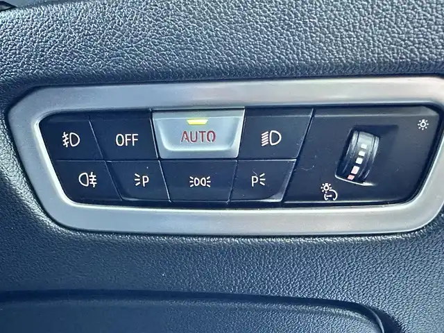 ＢＭＷ ３２０ｄ xDrive Mスポーツ 島根県 2019(令1)年 3.5万km アルピンホワイトⅢ 登録時走行距離34346km/取扱説明書/保証書/４WD/ETC/純正ナビ/（Bluetooth・AppleCarPlay・USB）/BMWライブコックピット/ヘッドアップディスプレイ/バックカメラ/ドライブレコーダー/アダプティブクルーズコントロール/レーンキープアシスト/パーキングアシスト/速度制限認識/接近警告/後車追突警告/衝突軽減ブレーキ/アダプティブLEDヘッドライト/ハイビームアシスト/レインセンサー/置くだけ充電/レザーシート/メモリー付パワーシート/シートヒーター/革巻きステアリング/ステアリングスイッチ/パドルシフト/ウインカーミラー/電動パーキングブレーキ/ウインカーミラー/プッシュスタート/スペアキー/エアバック（W・サイド・カーテン）/ABS/横滑り防止機能