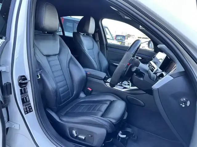 ＢＭＷ ３２０ｄ xDrive Mスポーツ 島根県 2019(令1)年 3.5万km アルピンホワイトⅢ 登録時走行距離34346km/取扱説明書/保証書/４WD/ETC/純正ナビ/（Bluetooth・AppleCarPlay・USB）/BMWライブコックピット/ヘッドアップディスプレイ/バックカメラ/ドライブレコーダー/アダプティブクルーズコントロール/レーンキープアシスト/パーキングアシスト/速度制限認識/接近警告/後車追突警告/衝突軽減ブレーキ/アダプティブLEDヘッドライト/ハイビームアシスト/レインセンサー/置くだけ充電/レザーシート/メモリー付パワーシート/シートヒーター/革巻きステアリング/ステアリングスイッチ/パドルシフト/ウインカーミラー/電動パーキングブレーキ/ウインカーミラー/プッシュスタート/スペアキー/エアバック（W・サイド・カーテン）/ABS/横滑り防止機能