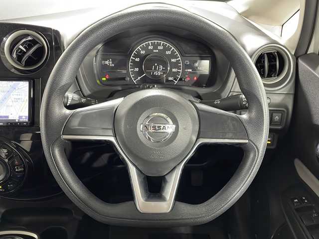 日産 ノート e－パワー X 広島県 2018(平30)年 5.5万km ホワイト 社外ナビ　/アラウンドビューモニター　/デジタルルームミラー　/オートハイビーム　/レーンキープアシスト　/オートライト　/衝突軽減　/コーナーセンサー　/スマートキー　/Bluetooth　/ドライブレコーダー　/ETC/純正１４インチホイールキャップ(185/70/R14)/エアバック（運転席/助手席）