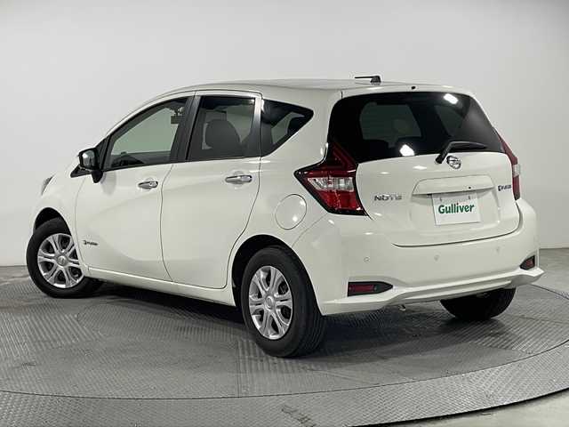 日産 ノート e－パワー X 広島県 2018(平30)年 5.5万km ホワイト 社外ナビ　/アラウンドビューモニター　/デジタルルームミラー　/オートハイビーム　/レーンキープアシスト　/オートライト　/衝突軽減　/コーナーセンサー　/スマートキー　/Bluetooth　/ドライブレコーダー　/ETC/純正１４インチホイールキャップ(185/70/R14)/エアバック（運転席/助手席）