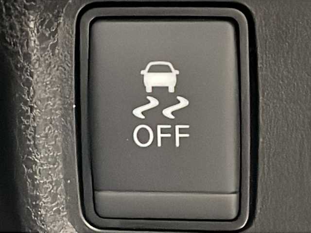 日産 ノート e－パワー X 広島県 2018(平30)年 5.5万km ホワイト 社外ナビ　/アラウンドビューモニター　/デジタルルームミラー　/オートハイビーム　/レーンキープアシスト　/オートライト　/衝突軽減　/コーナーセンサー　/スマートキー　/Bluetooth　/ドライブレコーダー　/ETC/純正１４インチホイールキャップ(185/70/R14)/エアバック（運転席/助手席）