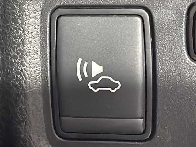 日産 ノート e－パワー X 広島県 2018(平30)年 5.5万km ホワイト 社外ナビ　/アラウンドビューモニター　/デジタルルームミラー　/オートハイビーム　/レーンキープアシスト　/オートライト　/衝突軽減　/コーナーセンサー　/スマートキー　/Bluetooth　/ドライブレコーダー　/ETC/純正１４インチホイールキャップ(185/70/R14)/エアバック（運転席/助手席）