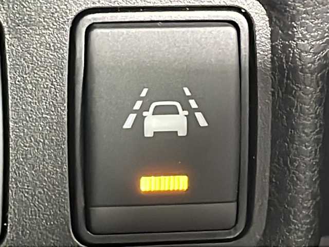 日産 ノート e－パワー X 広島県 2018(平30)年 5.5万km ホワイト 社外ナビ　/アラウンドビューモニター　/デジタルルームミラー　/オートハイビーム　/レーンキープアシスト　/オートライト　/衝突軽減　/コーナーセンサー　/スマートキー　/Bluetooth　/ドライブレコーダー　/ETC/純正１４インチホイールキャップ(185/70/R14)/エアバック（運転席/助手席）